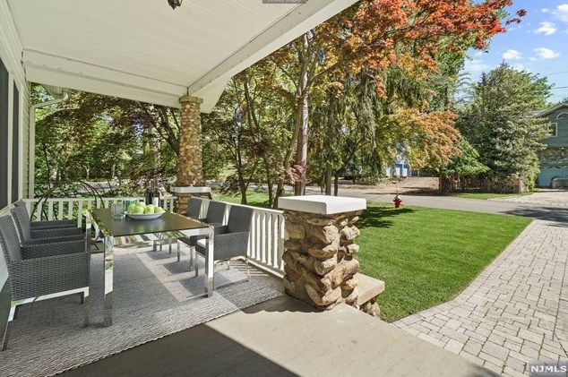 15 Oak St, Westwood, NJ 07677-8030