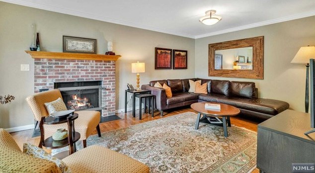 44 Allison Way, Emerson NJ 07630-1829 exterior