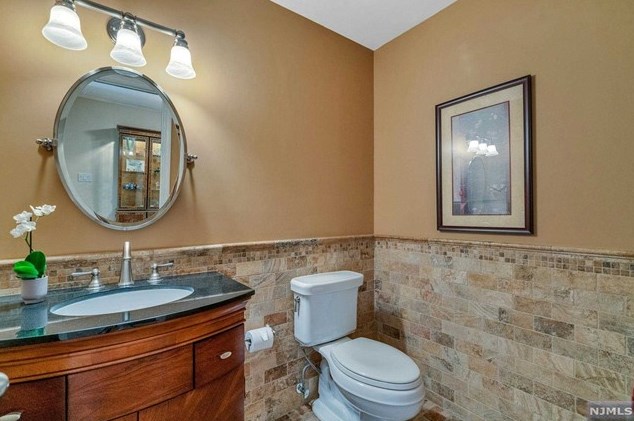 44 Allison Way, Emerson NJ 07630-1829 exterior