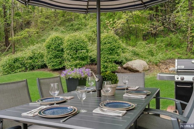 44 Allison Way, Emerson NJ 07630-1829 exterior