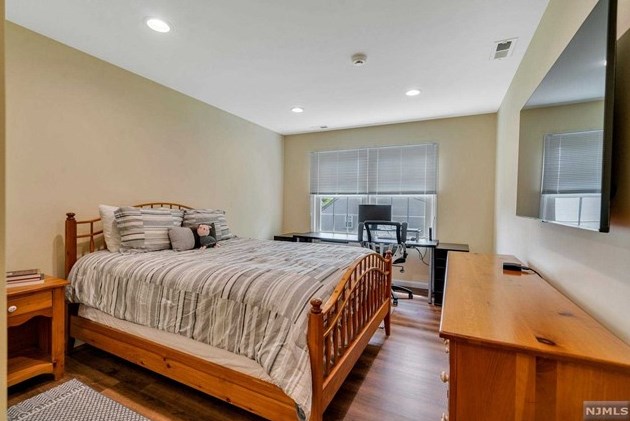 44 Allison Way, Emerson NJ 07630-1829 exterior