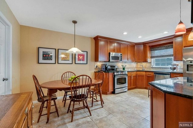 44 Allison Way, Emerson NJ 07630-1829 exterior