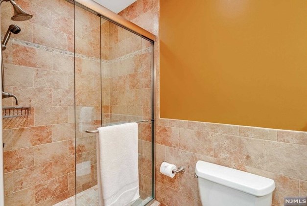 44 Allison Way, Emerson NJ 07630-1829 exterior