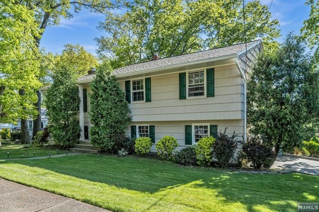 516 Jackson Ave, Westwood, NJ 07676