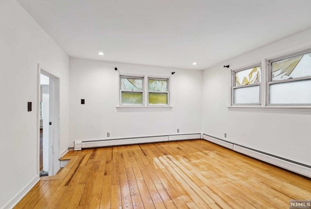 1111 Farm Rd, Secaucus NJ  07094-4005 exterior