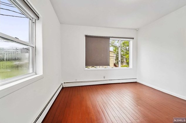 1111 Farm Rd, Secaucus NJ  07094-4005 exterior