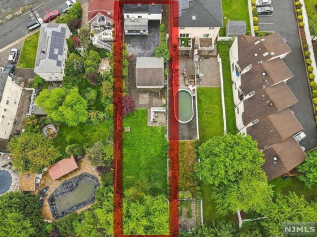 1111 Farm Rd, Secaucus NJ  07094-4042 exterior