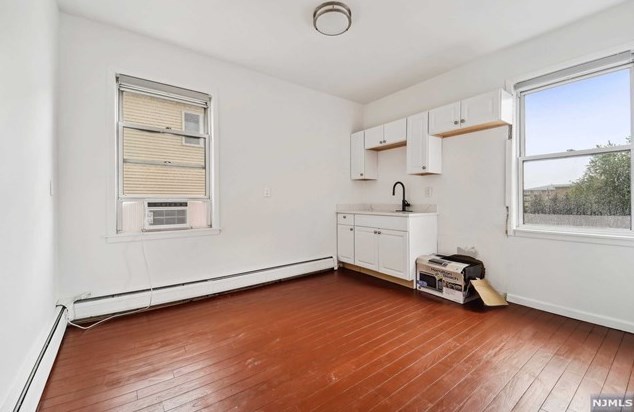 1111 Farm Rd, Secaucus NJ  07094-4005 exterior