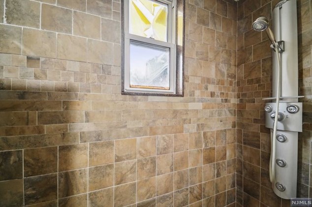 1111 Farm Rd, Secaucus NJ  07094-4005 exterior