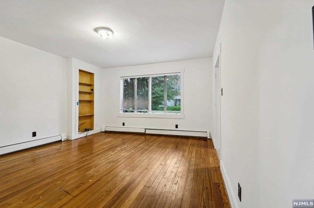 1111 Farm Rd, Secaucus NJ  07094-4005 exterior