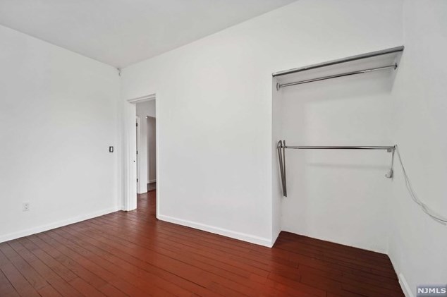 1111 Farm Rd, Secaucus NJ  07094-4005 exterior