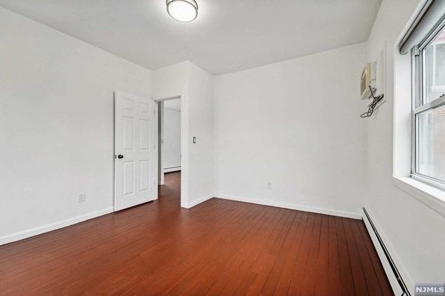 1111 Farm Rd, Secaucus NJ  07094-4005 exterior