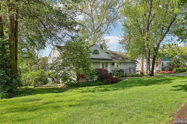 238 Mulberry Pl, Ridgewood, NJ 07450-1617