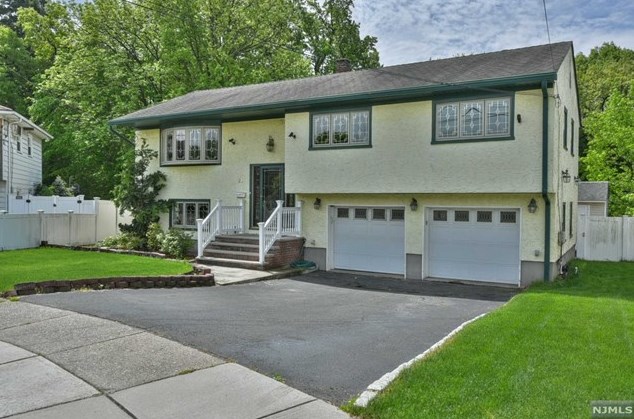 24 Glenn Ct, East Rutherford, NJ 07073-1114