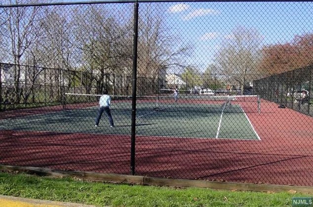 142 Wallington Ave, Wallington NJ  07057-1120 exterior