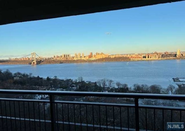 4 Horizon Rd #1027, West Fort Lee, NJ 07024