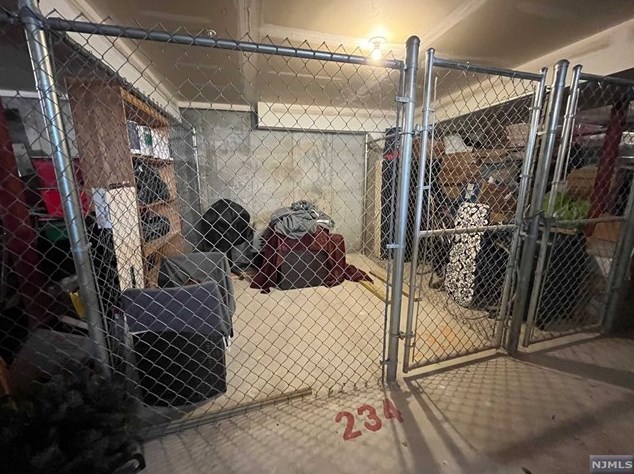 234 Orchard Park, Allendale NJ  07401-1747 exterior