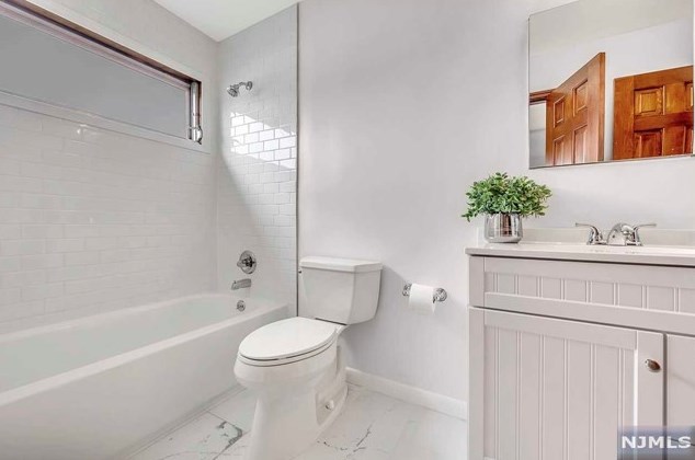 453 Madeline Ave, Outwater NJ 07026-2006 exterior