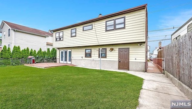 453 Madeline Ave, Outwater NJ 07026-2006 exterior