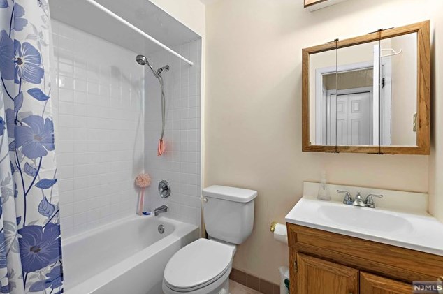 29 Marina Ky, Secaucus NJ  07094-2204 exterior