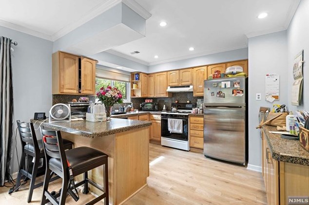 29 Marina Ky, Secaucus NJ  07094-2204 exterior