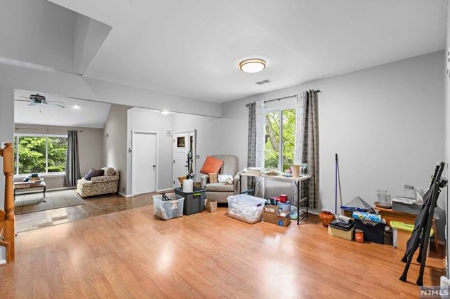 29 Marina Ky, Secaucus NJ  07094-2204 exterior