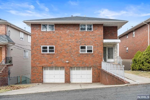 465 5th St, Palisades Park, NJ 07650-2317