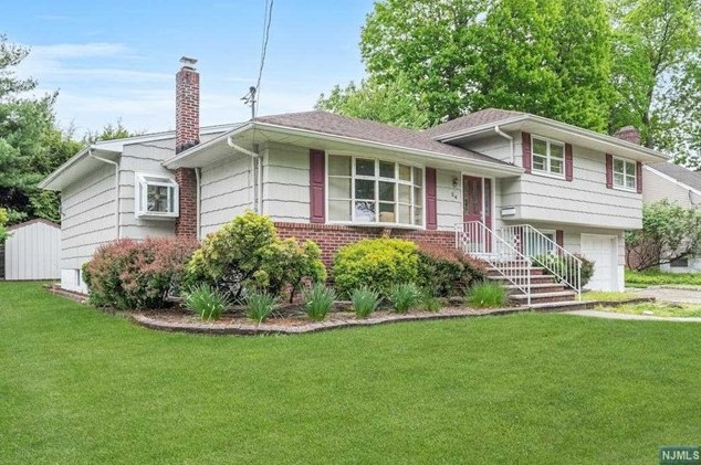 24 Pyle St, Oradell, NJ 07649-2555