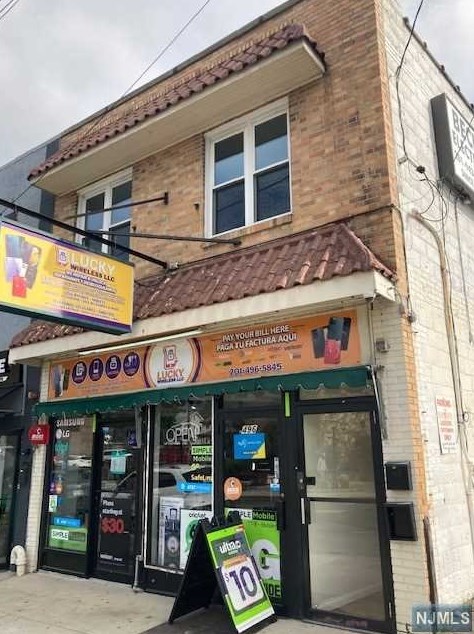 496 Anderson Ave, Cliffside Park NJ  07010-1636 exterior