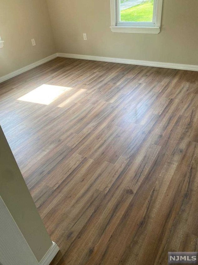 20 Peters Mine Rd, Skyline Lakes NJ 07456-1421 exterior