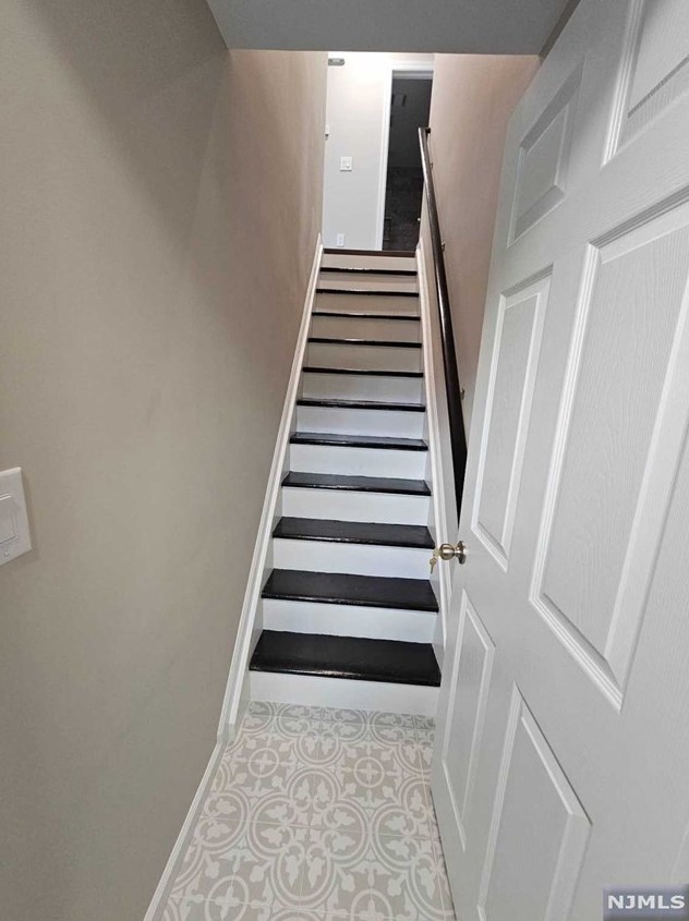 15 Webster St, North Arlington, NJ 07031-4909