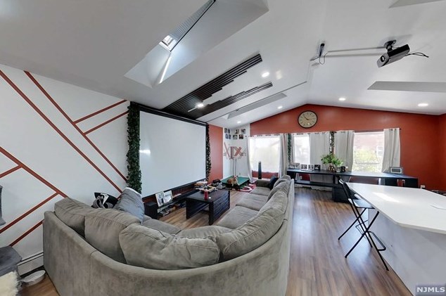 33 Ridge Rd, North Arlington, NJ 07031-6306