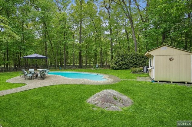 18 Ellsworth Ter, Montvale NJ 07645-2010 exterior