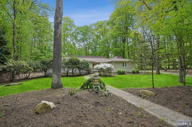 18 Ellsworth Ter, Montvale NJ 07645-2010 exterior