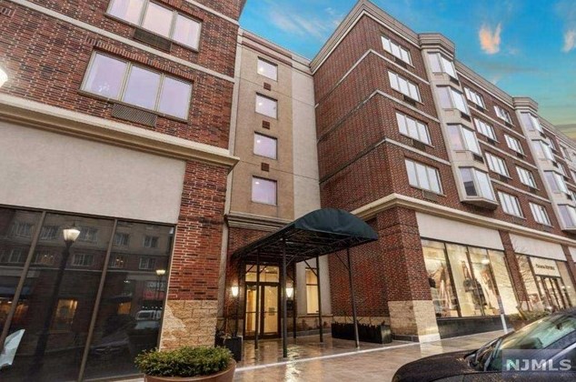 1304 City Pl, Edgewater NJ  07020-3143 exterior
