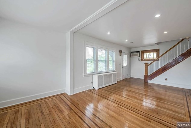 114 Columbia Ave, Dumont, NJ 07628-3523