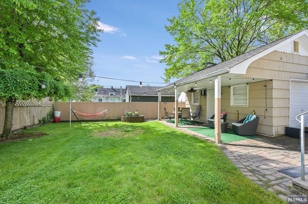 9 Louise St, Outwater NJ 07026-2409 exterior