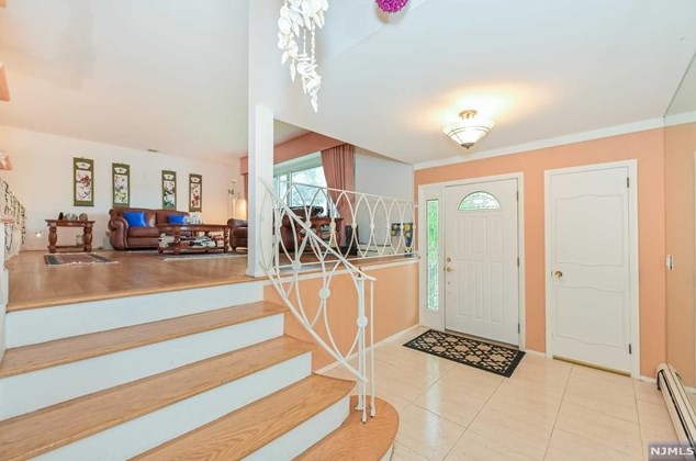 56 Toni Dr, Englewood, NJ 07632-1741