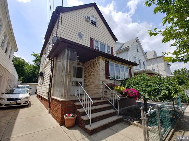 48 Anderson Ave, Wallington NJ  07057-1017 exterior
