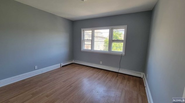 48 Anderson Ave, Wallington, NJ 07057-1017