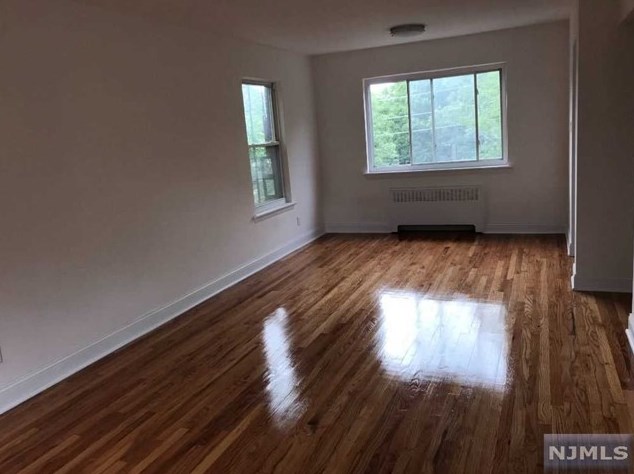 61 Bergen Blvd, Palisades Park NJ  07650-1973 exterior
