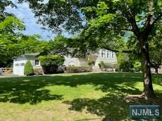 14 Walnut St, Mahwah, NJ 07430