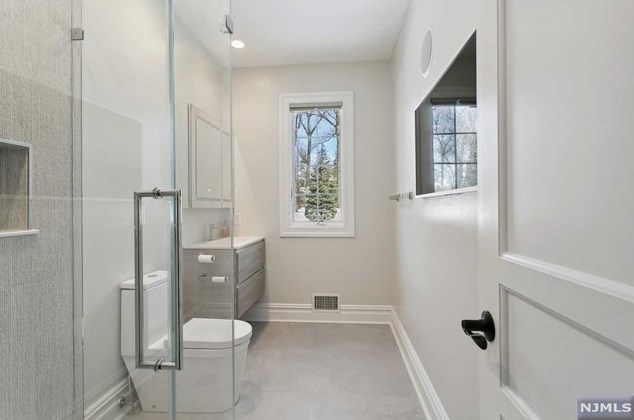 49 Buckingham Rd, Tenafly NJ 07670-3101 exterior