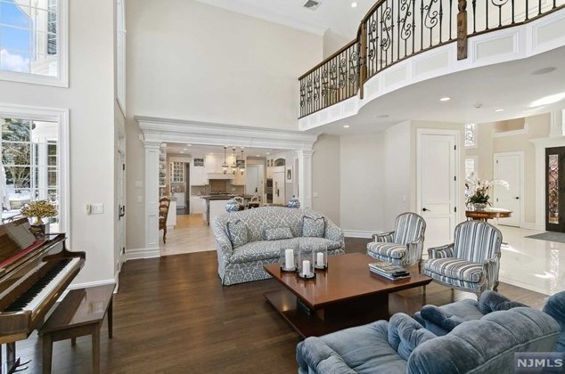 49 Buckingham Rd, Tenafly NJ 07670-3101 exterior