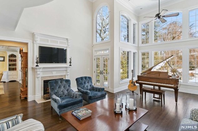 49 Buckingham Rd, Tenafly NJ 07670-3101 exterior