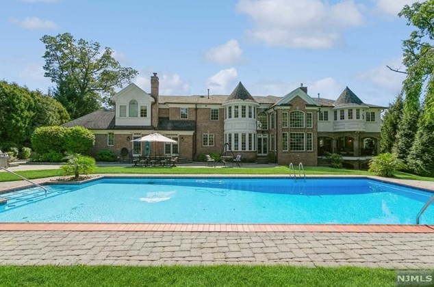 49 Buckingham Rd, Tenafly NJ 07670-3101 exterior