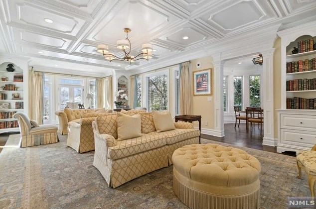 49 Buckingham Rd, Tenafly NJ 07670-3101 exterior