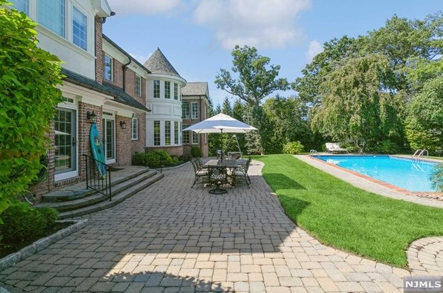 49 Buckingham Rd, Tenafly NJ 07670-3101 exterior