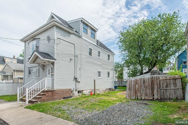 12 Riverside Pl, Outwater, NJ 07026