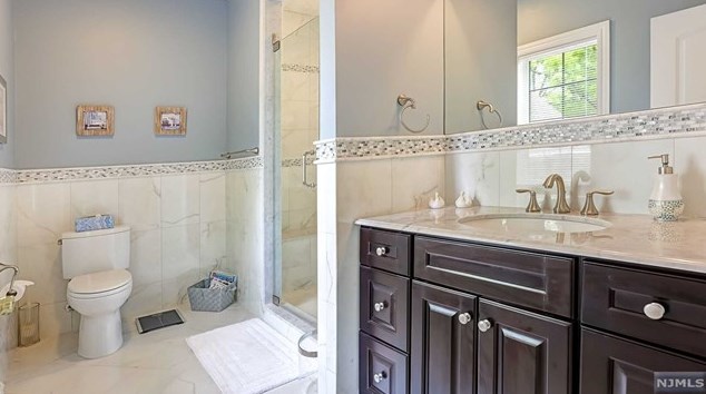 59 Chapel Rd, Mahwah NJ 07430-2842 exterior